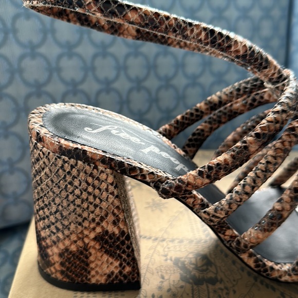 NWT Free People Colette Sandal - Picture 2 of 12